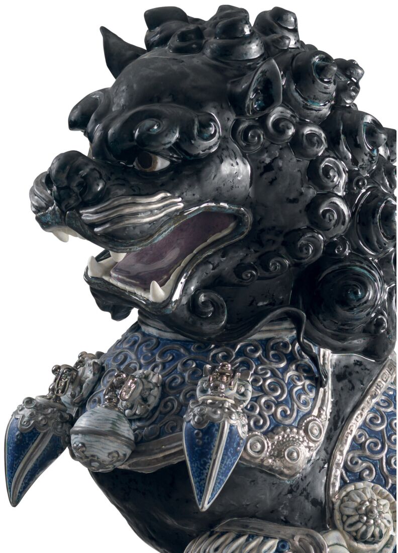 Escultura Leona guardián. Negro. Serie limitada, 1 de 5