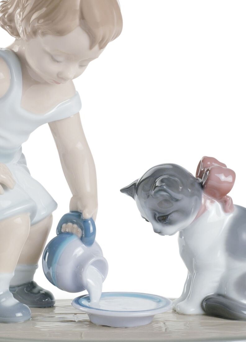Kitty's Breakfast Time Figurine, 1 of 3
