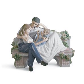 A Priceless Moment Couple Figurine in Lladró