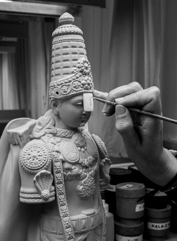 Handcrafted process of the sculpture